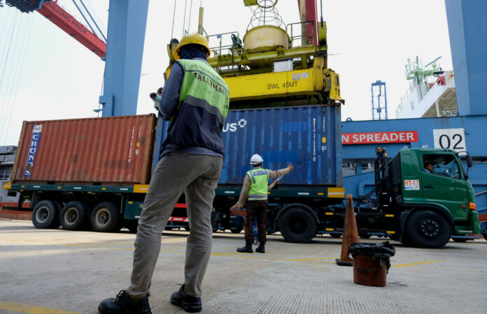 
				Indonesia’s $7.56b Trade Surplus in April Sets New Record			