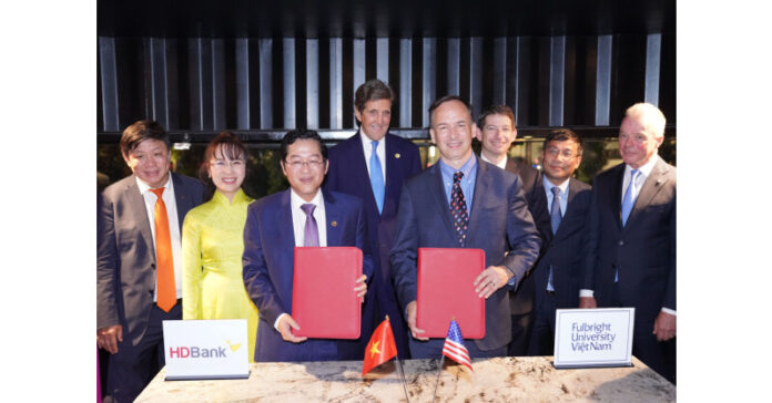 HDBank and Fulbright University Vietnam sign agreement for reciprocal capital during US President Joe Biden’s visit