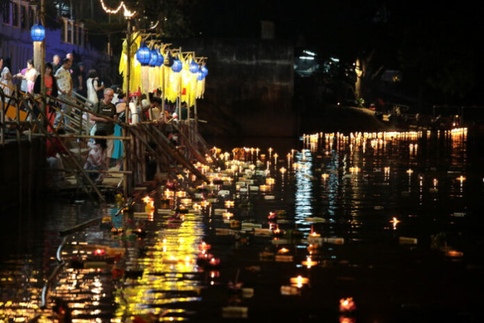 Hope afloat as busy Loy Kratong predicted - Bangkok Post