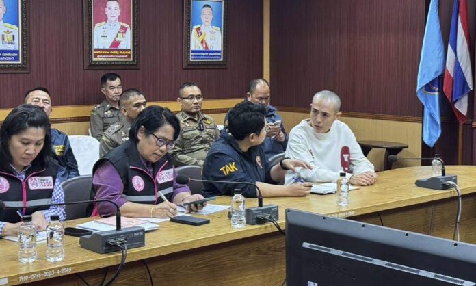 Chinese actor Wang Xing (right) talks with Thai police officers after returning to Thailand in Mae Sot district, Tak province, Thailand, on January 7, 2025. Photo: VCG